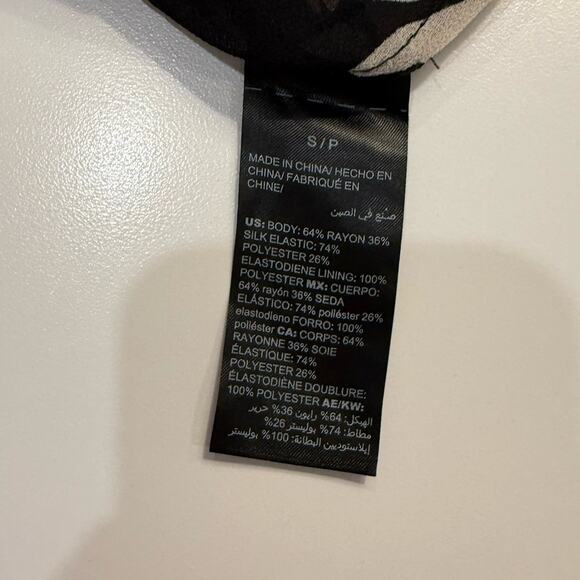 WHITE HOUSE BLACK MARKET Floral Blouse Size Small Silk Blend Romantic NWT - Picture 10 of 10